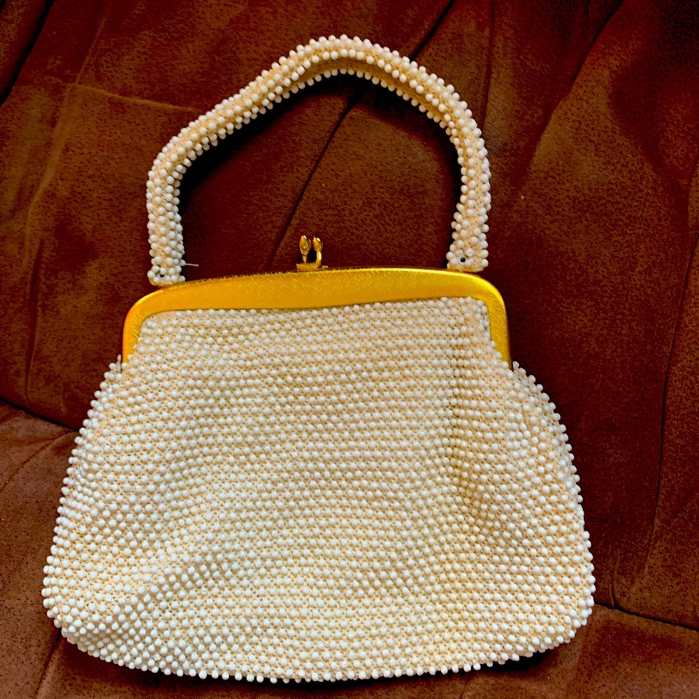 White Corde-Bead by Lumured 1950s Handbag Clam Clasp